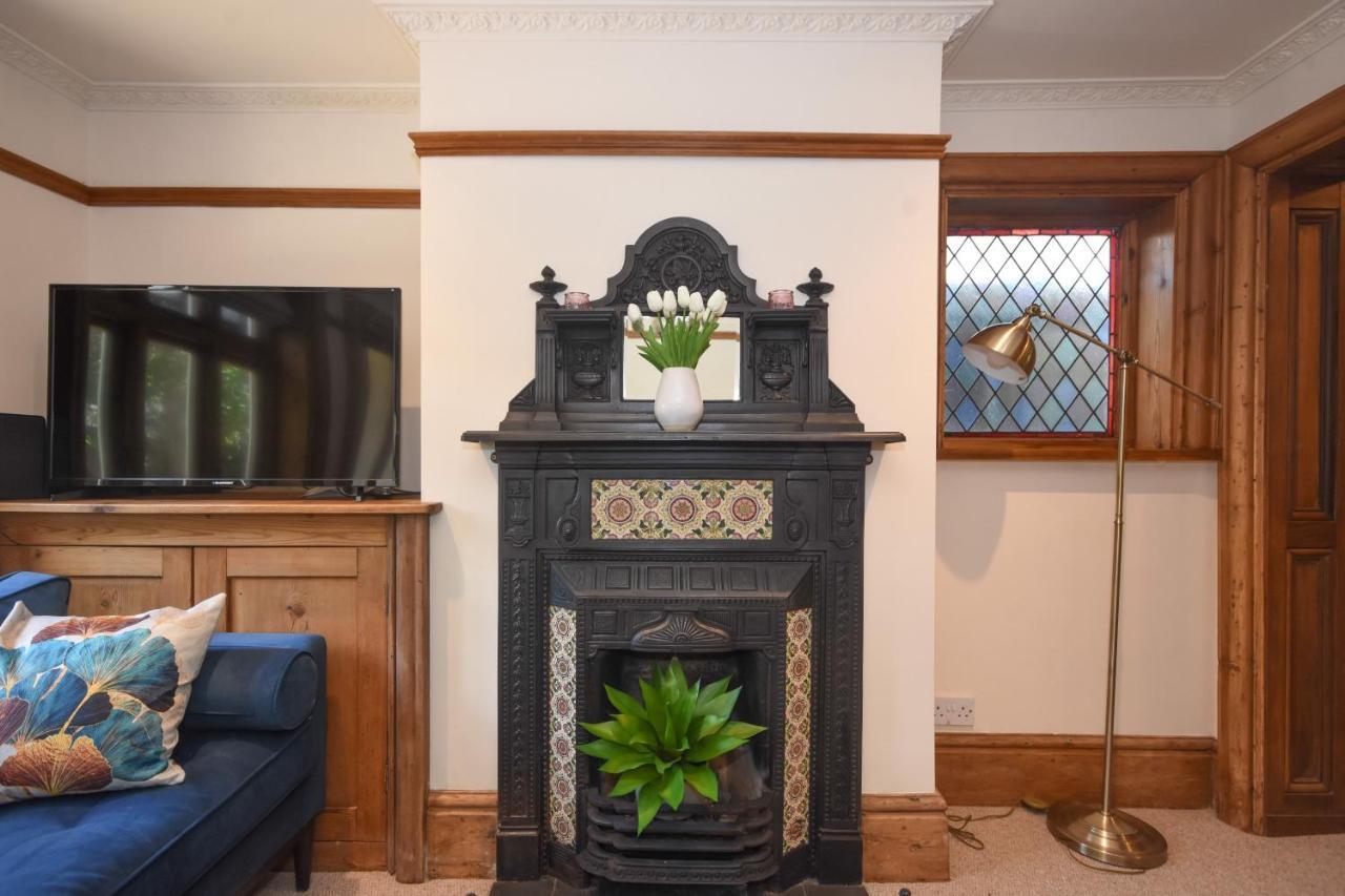 Unique Period One Bedroom House In Колчестер